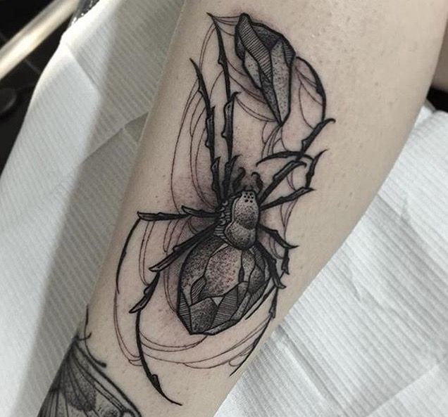 Hình xăm nhện blackwork trên tay, chi tiết, phong cách nghệ thuật, ảnh HD.