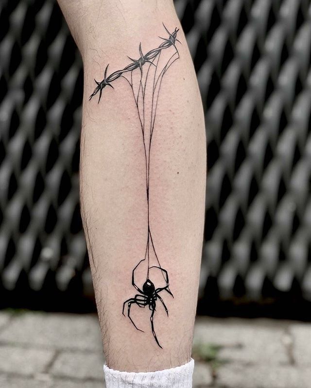 Hình xăm nhện phong cách blackwork trên chân, chi tiết cao, ảnh HD.