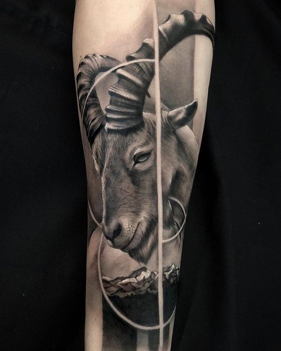 Hình xăm dê chi tiết trên tay, phong cách blackwork, độ phân giải HD.