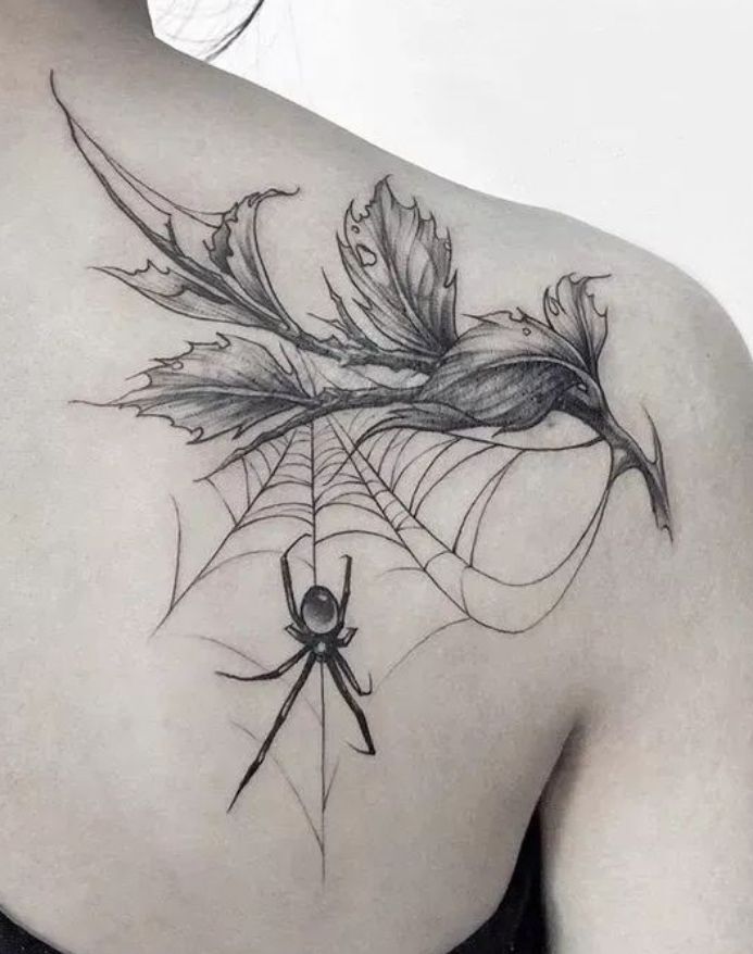 Hình xăm nhện và mạng nhện phong cách blackwork trên vai, chi tiết rõ nét, ảnh HD.