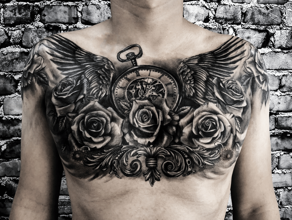 Hình xăm đồng hồ và hoa hồng trên ngực, phong cách blackwork chi tiết, độ phân giải HD.