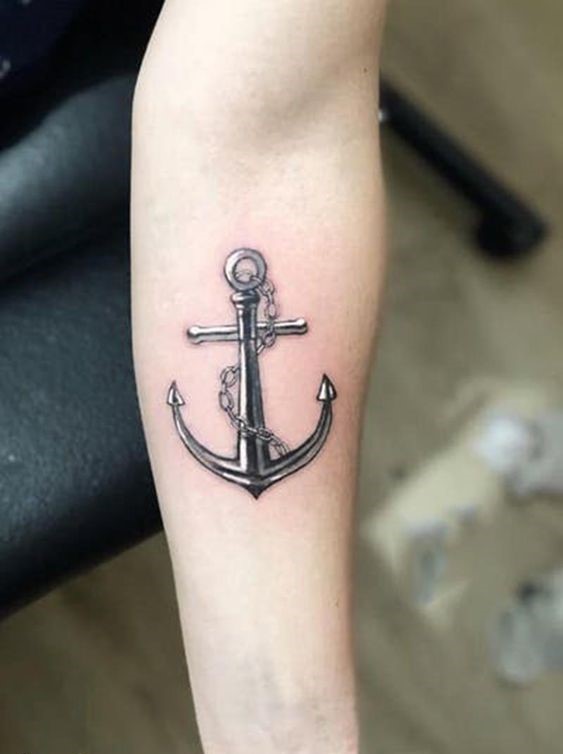 Hình xăm mỏ neo blackwork trên cánh tay, phong cách tối giản, ảnh HD.