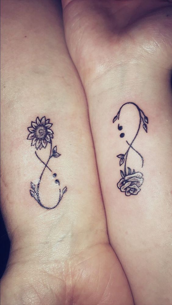 các mẫu kết hợp giữa hoa và dấu vô cực Hình xăm hoa mini trên cổ tay, phong cách blackwork, chi tiết rõ nét, ảnh độ phân giải HD.