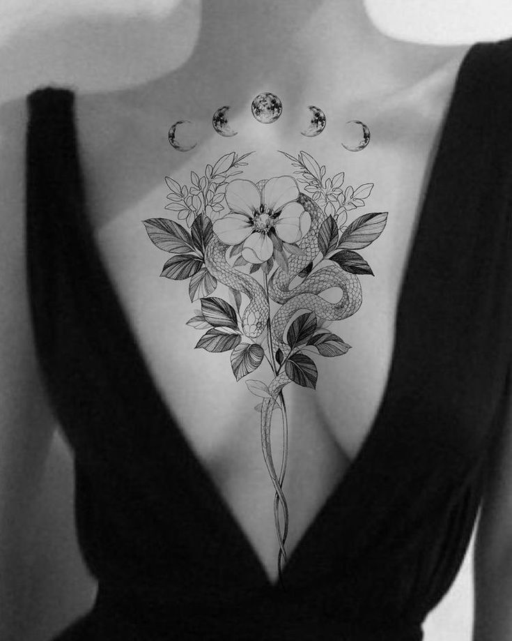 Hình xăm rắn và hoa ở ngực, phong cách blackwork chi tiết, ảnh chất lượng HD.