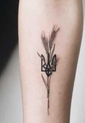 Hình xăm bông lúa thanh lịch trên tay Hình xăm bông lúa trên cánh tay, phong cách blackwork, chi tiết tinh tế, độ phân giải HD.