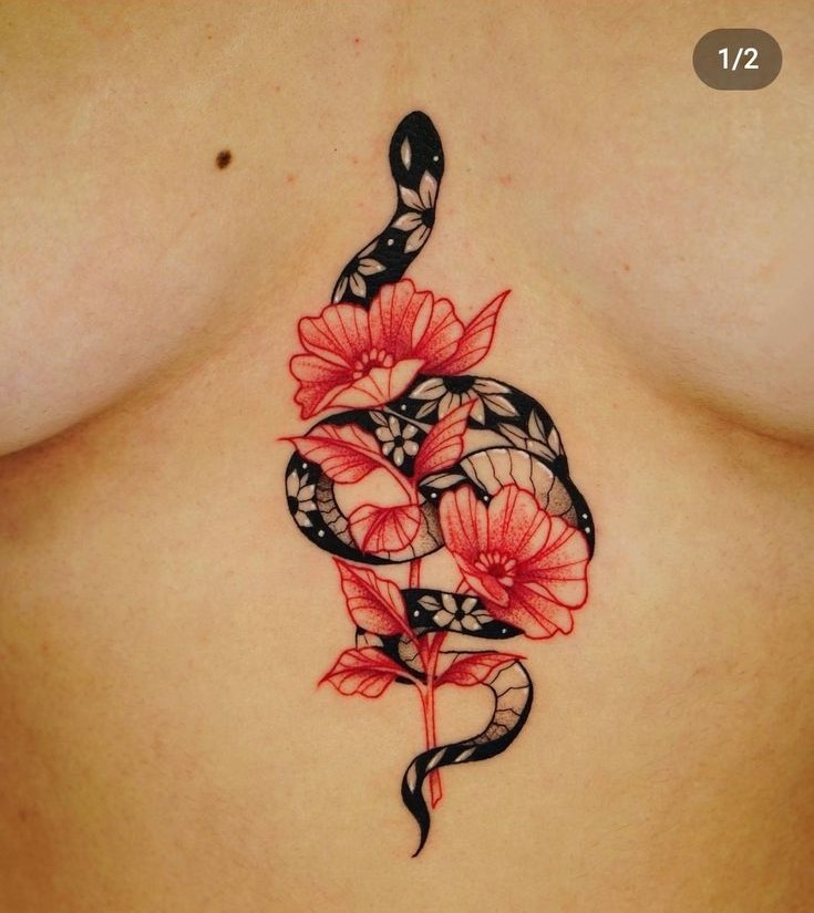 Hình xăm rắn hoa trên ngực phong cách blackwork, chi tiết sắc nét, ảnh HD.