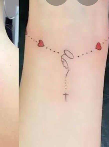 hình xăm công giáo mini kết hợp trái tim Hình xăm mini vòng tay với thiên thần, trái tim đỏ, phong cách tối giản, ảnh HD.