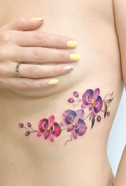 hình xăm hoa lan ngang lườn vô cùng quyến rũ Hình xăm hoa lan phong cách màu nước trên mạn sườn, chi tiết cao, ảnh HD.