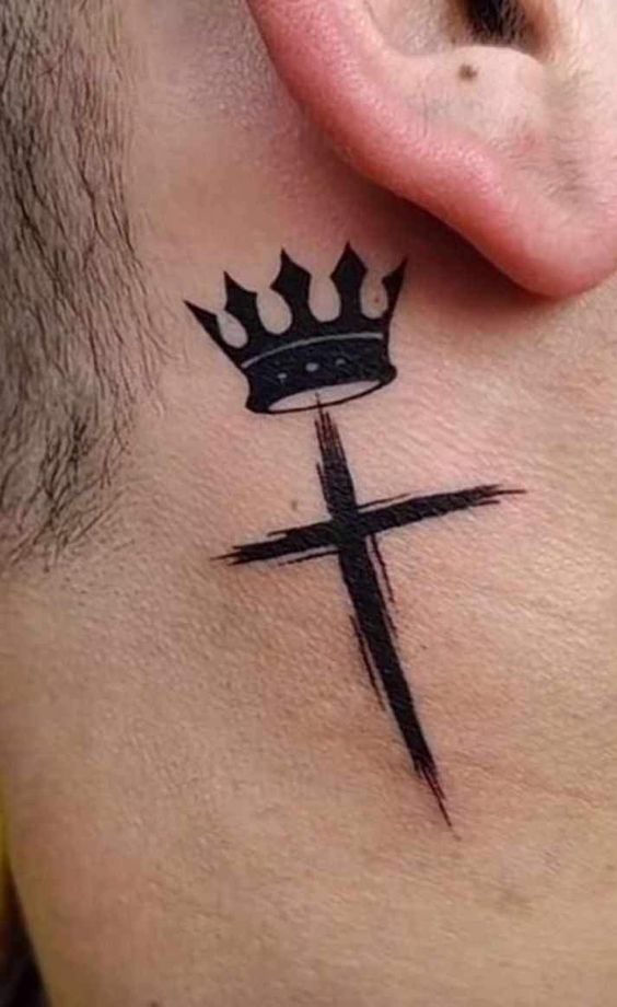 hình xăm mini ký hiệu cho nam đẹp Hình xăm thánh giá và vương miện trên cổ, phong cách blackwork, chi tiết rõ nét, độ phân giải HD.