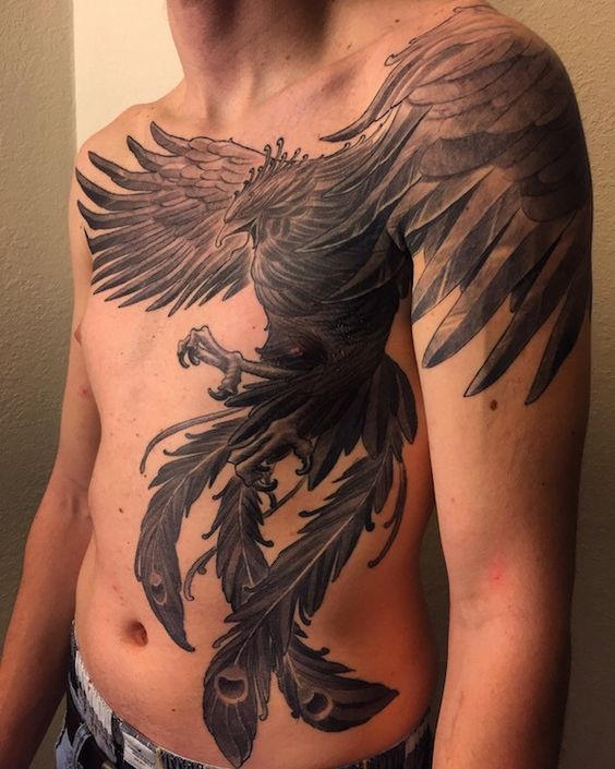 Hình xăm phượng hoàng blackwork trên ngực, chi tiết, độ phân giải HD.