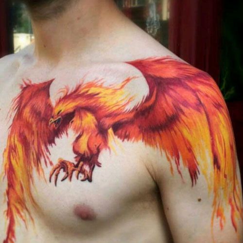 Hình xăm phượng hoàng màu nước trên ngực, phong cách sống động, độ phân giải cao.