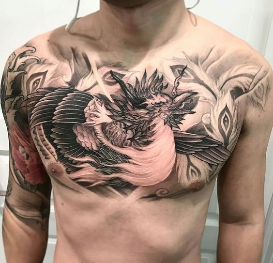 Hình xăm phượng hoàng phong cách blackwork chi tiết trên ngực, độ phân giải HD.