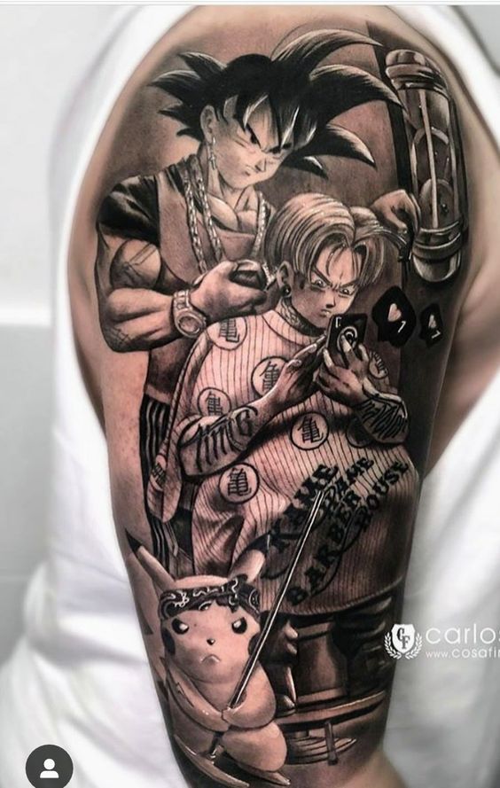 barber đang làm việc chăm chỉ cho khách Hình xăm anime trên bắp tay, phong cách blackwork, độ chi tiết cao, ảnh HD.