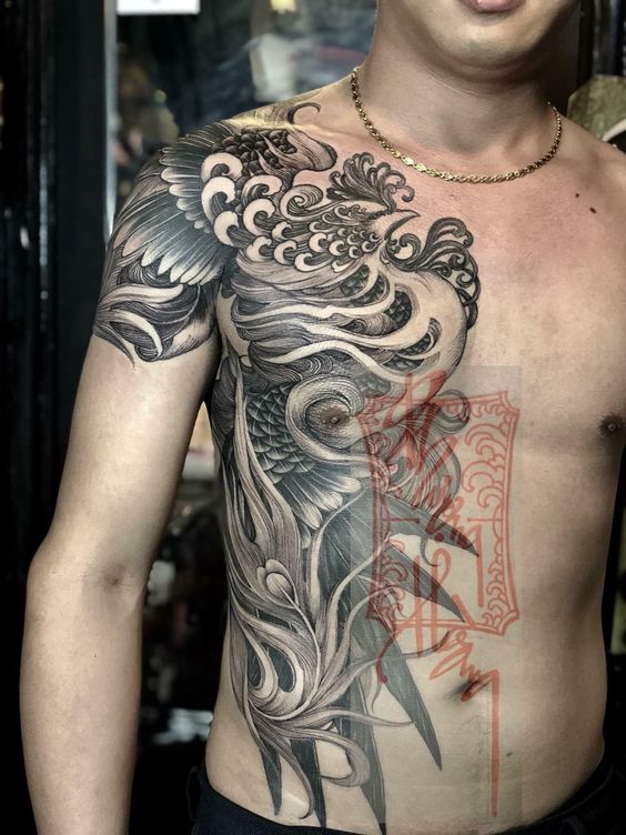 Hình xăm rồng blackwork trên vai và ngực, chi tiết sắc nét, phong cách cổ điển, ảnh HD chất lượng cao.
