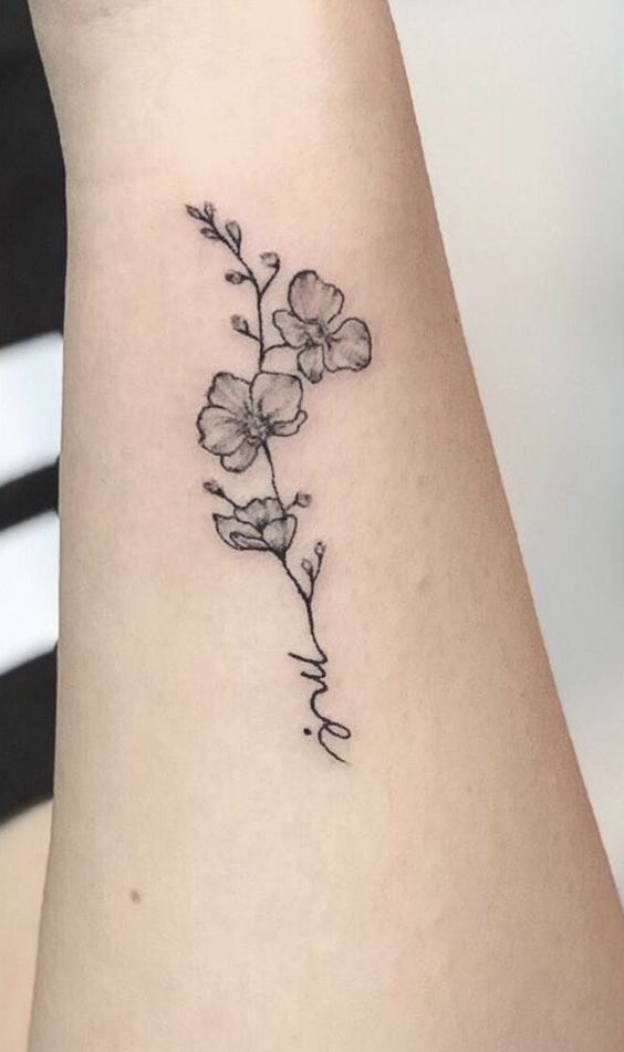 kiểu hình xăm nhành hoa lan nhỏ xinh Hình xăm hoa mini trên tay, phong cách blackwork, chi tiết rõ nét, độ phân giải HD.