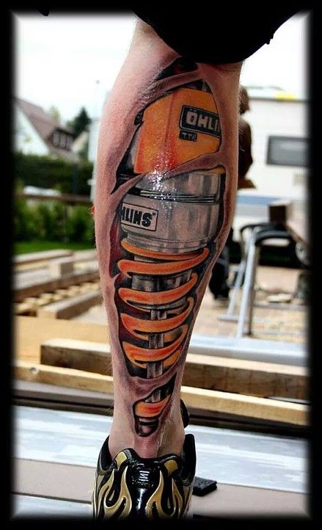 thu hút với kiểu xăm phuộc ohlins Hình xăm phuộc nhún trên bắp chân, phong cách màu sắc chi tiết, ảnh chất lượng HD.