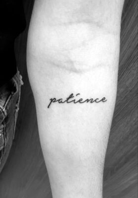 mẫu tattoo chữ ý nghĩa cho tính kiên nhẫn