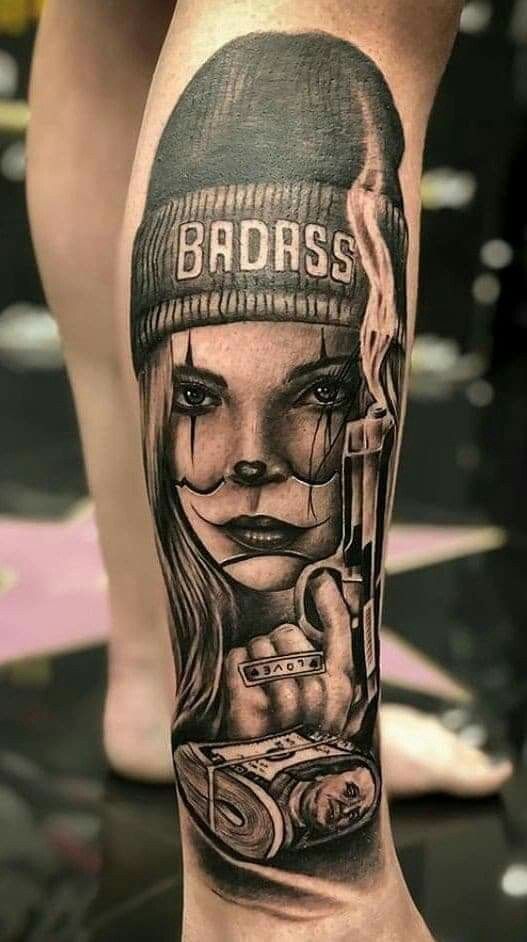 Hình xăm chân phong cách blackwork chi tiết, chân dung cô gái với súng, độ phân giải HD.