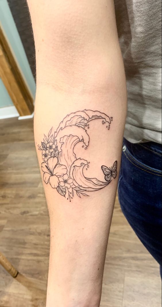 nghệ thuật sóng biển hình mặt trăng Hình xăm sóng biển, hoa, bướm trên tay, phong cách blackwork, chi tiết tinh xảo, ảnh HD.