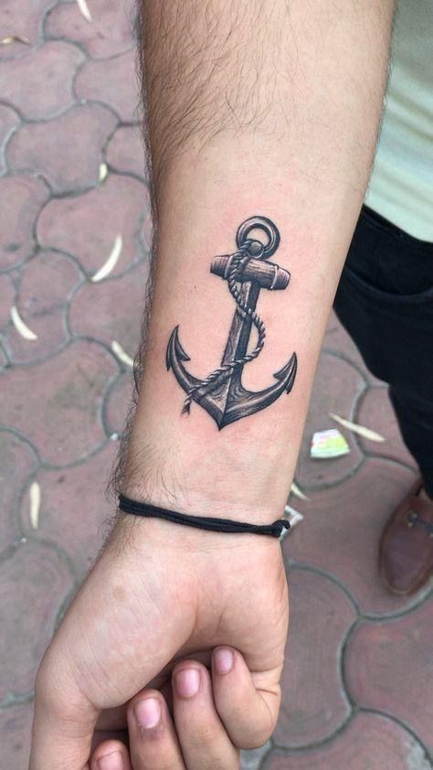 Hình xăm mỏ neo trên cổ tay, phong cách blackwork chi tiết. Ảnh chất lượng HD.
