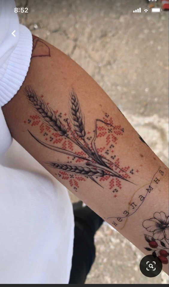 Nghệ thuật xăm bó lúa đậm chất riêng Hình xăm hoa lúa trên tay, phong cách blackwork, chi tiết tinh tế, độ phân giải HD.
