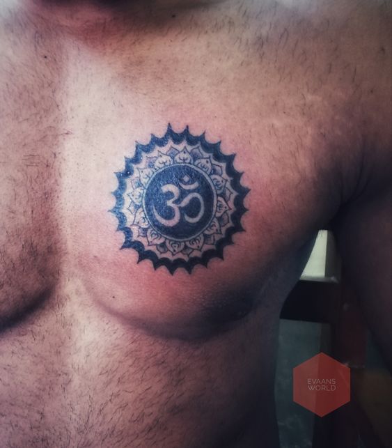 nghệ thuật xăm chữ om đầy nam tính Hình xăm Om trên ngực, phong cách blackwork, chi tiết sắc nét, độ phân giải HD.