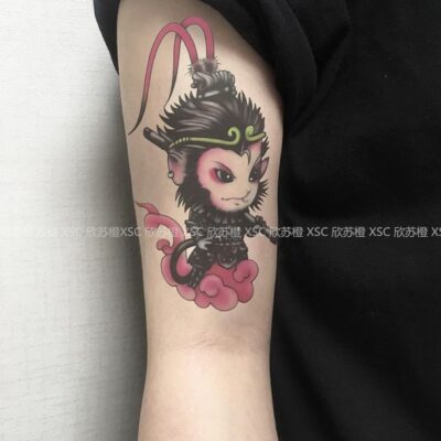 ngộ không mini cho nữ ở bắp tay Hình xăm Tôn Ngộ Không phong cách màu nước trên tay, chi tiết sống động, độ phân giải HD.