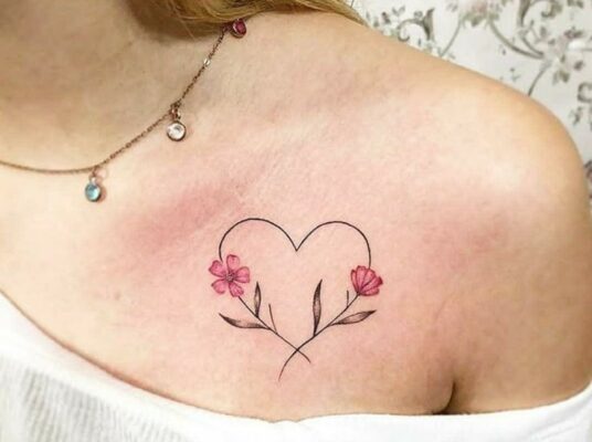 nữ tính với hình xăm trái tim từ hoa Hình xăm hoa mini trên vai, phong cách màu nước, độ chi tiết cao, ảnh HD.