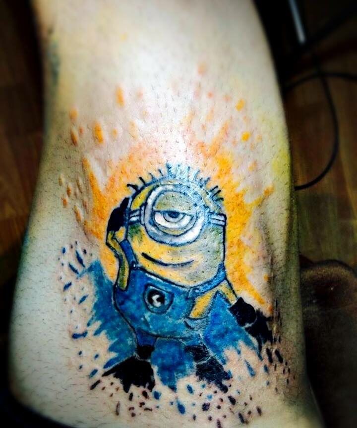sáng tạo với mẫu tattoo nhân vật hoạt hình yêu thích Hình xăm nhân vật hoạt hình trên cánh tay, phong cách màu nước, độ chi tiết cao, ảnh HD.