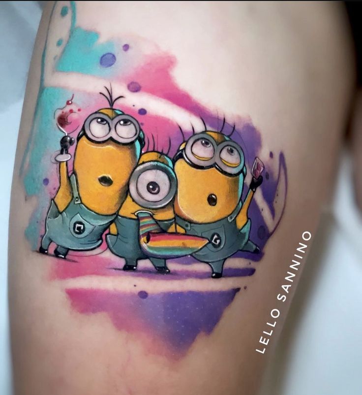 gây ấn tượng với kiểu tattoo bộ ba minion Hình xăm Minions màu nước trên bắp tay, phong cách hoạt hình, chi tiết cao, độ phân giải HD.