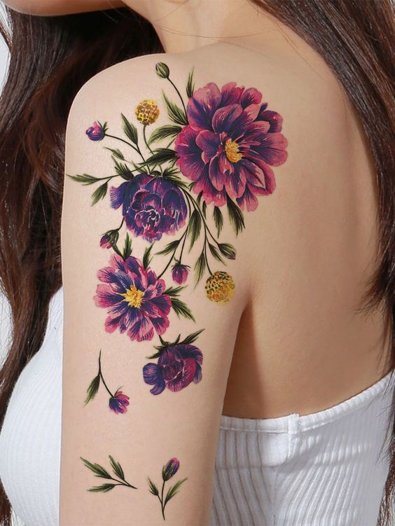 Tattoo bông hoa ở vai ấn tượng Hình xăm hoa trên vai, phong cách màu nước, chi tiết cao, ảnh HD.