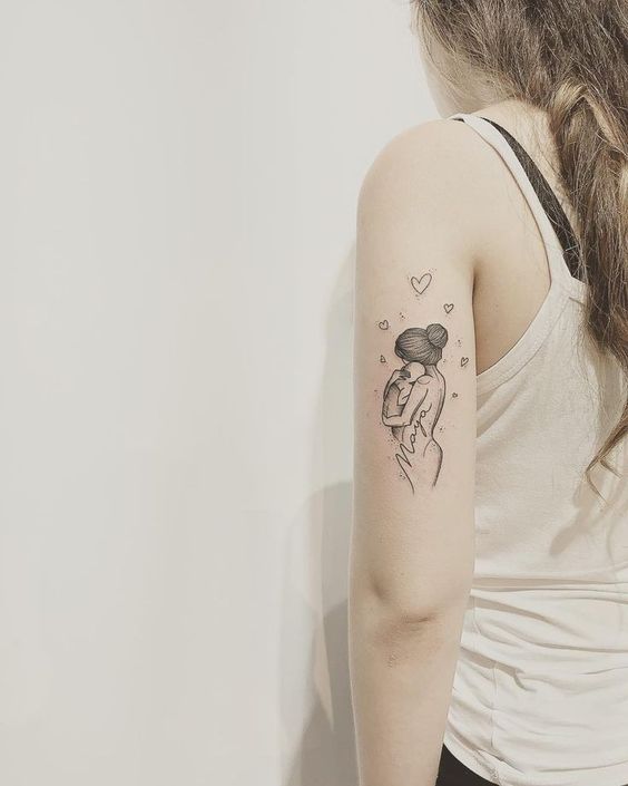 tattoo hình mẹ ôm con tình cảm Hình xăm phụ nữ trừu tượng trên cánh tay, phong cách blackwork tinh tế, độ phân giải HD.