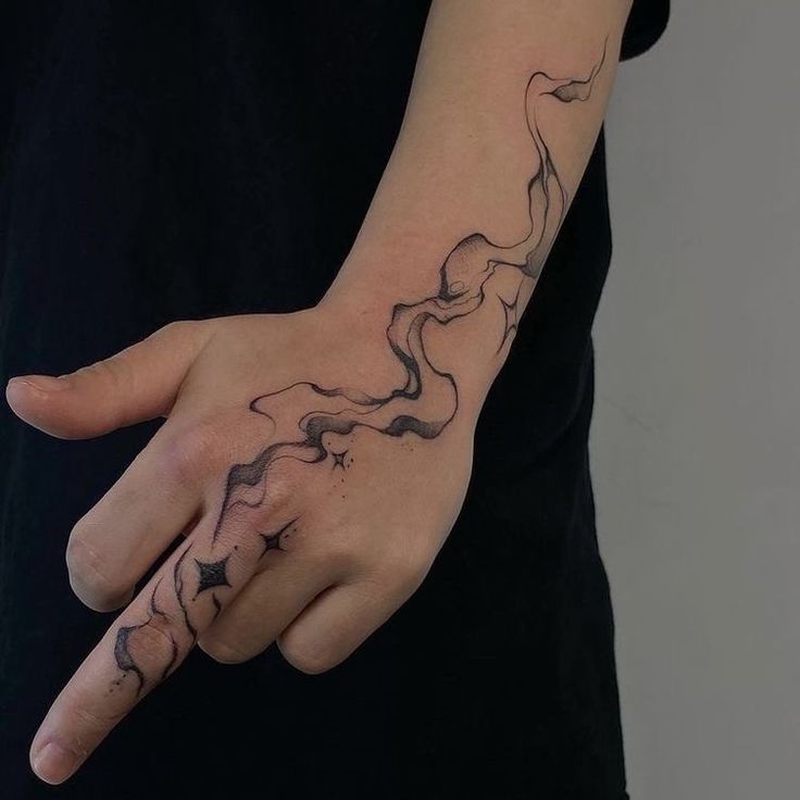 vẻ đẹp lịch lãm trên ngón tay Hình xăm dòng chảy trừu tượng trên tay, phong cách blackwork, độ chi tiết cao, ảnh HD.
