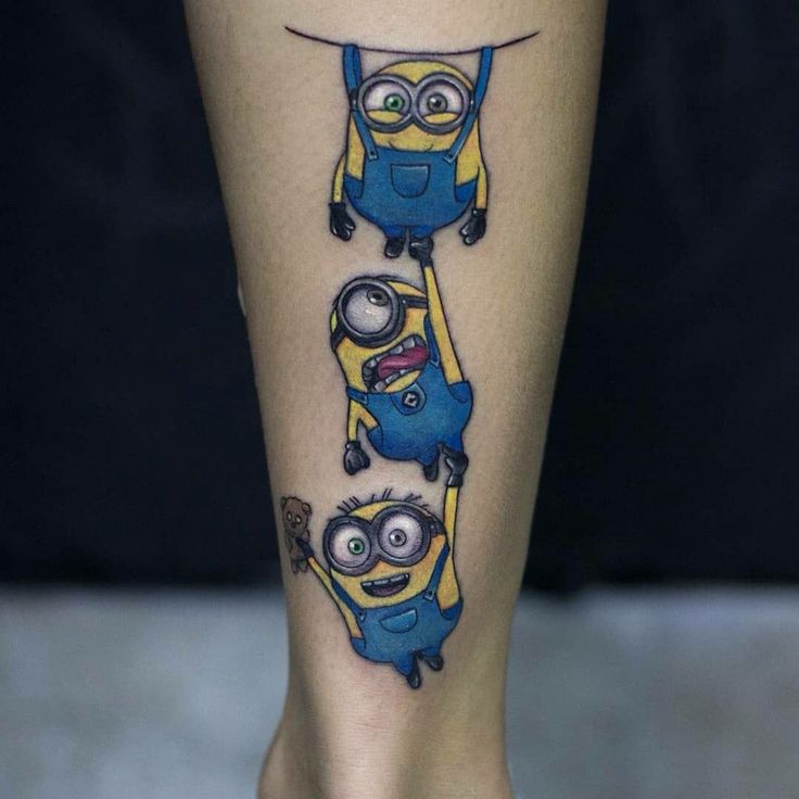 ý tưởng tattoo nhân vật hoạt hình cực sáng tạo Hình xăm nhân vật hoạt hình trên chân, phong cách màu sắc sống động, chi tiết cao, độ phân giải HD.