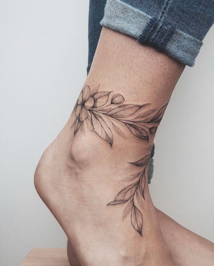 ý tưởng tattoo nghệ thuật với cành lá