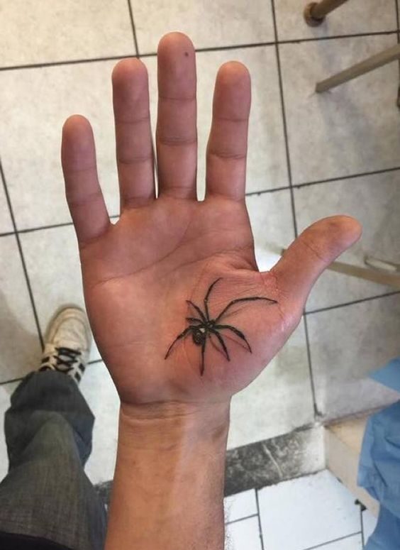 Hình xăm nhện trên lòng bàn tay, phong cách blackwork, chi tiết rõ nét, chất lượng HD.