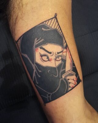 Hình xăm ninja toàn thân nổi bật với hình ảnh ninja chiến đấu giữa rừng tre
