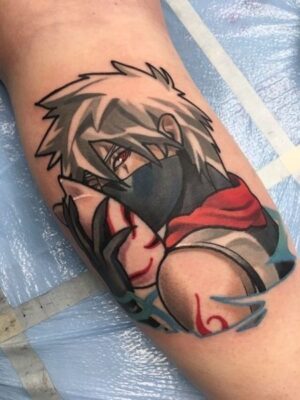 Hình xăm ninja phong cách Nhật Bản với hình ảnh ninja, hoa anh đào và sóng biển