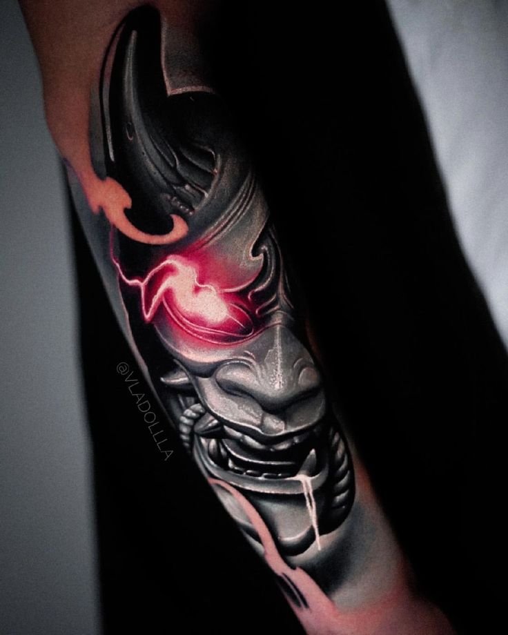 an tuong manh me voi mau tattoo quy tren tay 1