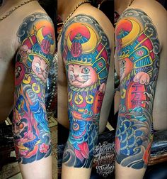 Chi tiết tattoo mèo samurai với cá chép và daruma Hình xăm mèo may mắn Nhật Bản đầy màu sắc trên cánh tay, phong cách cổ điển, chi tiết cao, độ phân giải HD.