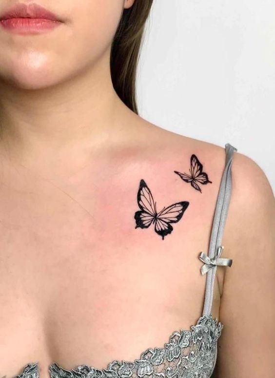 Hình xăm bướm trên vai, phong cách blackwork, chi tiết tinh tế, độ phân giải HD.