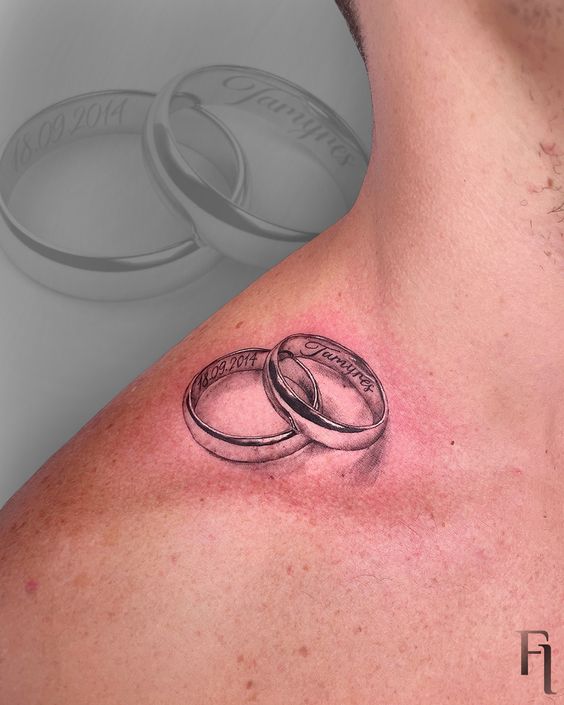 Hình xăm nhẫn cưới trên vai, phong cách blackwork, chi tiết rõ nét, ảnh HD.
