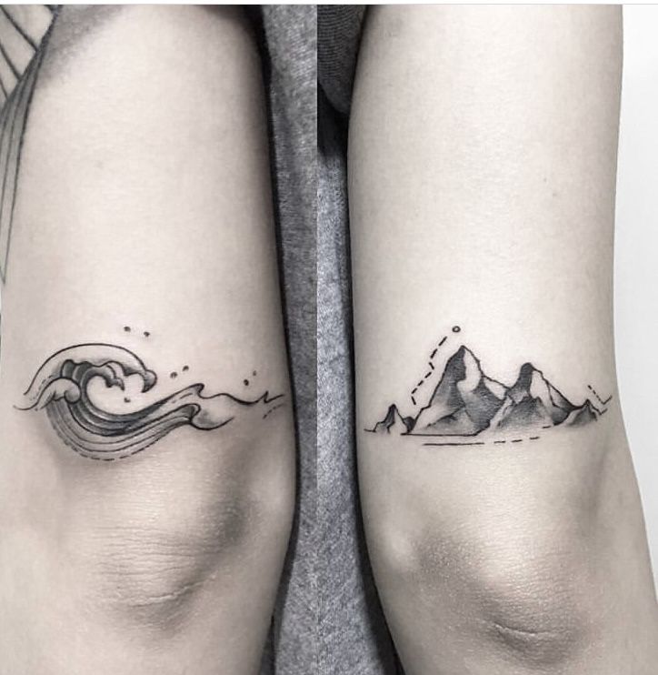 Hình xăm sóng và núi mini trên tay, phong cách blackwork, chi tiết rõ nét, độ phân giải HD.