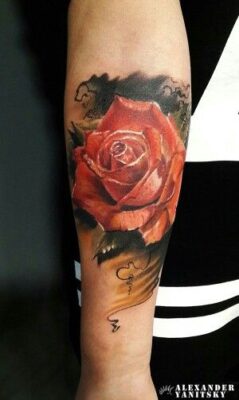 Hình xăm bông hồng tuyệt đẹp Hình xăm hoa hồng màu nước trên cánh tay, phong cách chi tiết, độ phân giải HD.