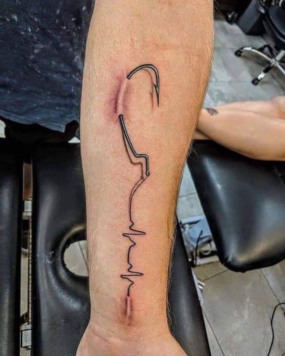 Hình xăm đường nét tối giản trên tay, phong cách blackwork, chi tiết tinh tế. Ảnh chất lượng HD.