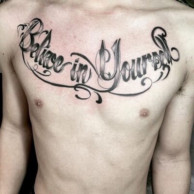 hình xăm chữ believe in yourself Hình xăm chữ cổ điển trên ngực, phong cách blackwork, chi tiết sắc nét, độ phân giải HD.