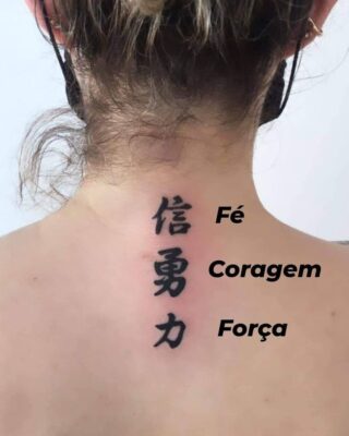 hình xăm chữ Trung Quốc theo yêu cầu Hình xăm chữ Kanji trên gáy, phong cách blackwork, độ phân giải HD.