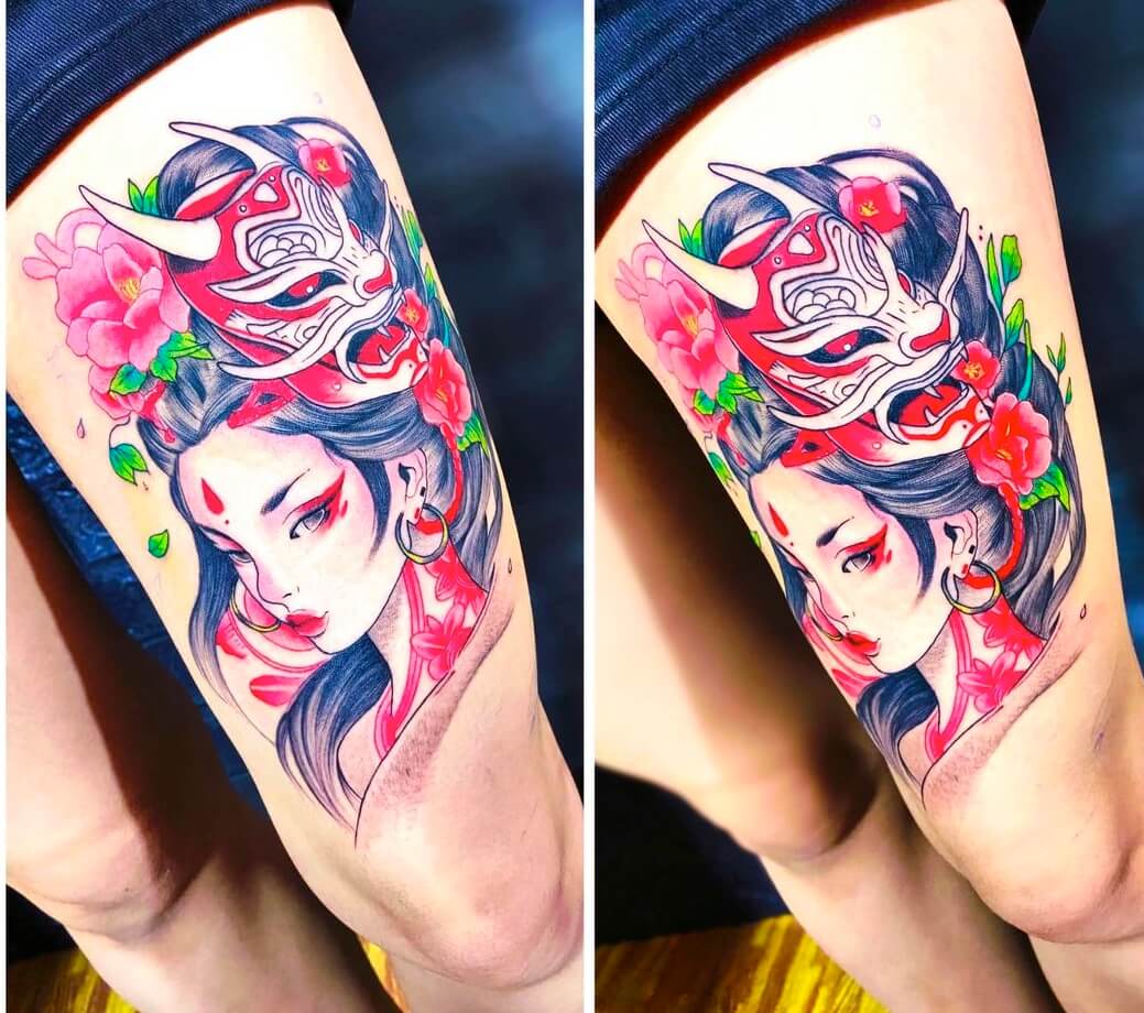 Hình xăm mặt nạ Hannya trên đùi, phong cách màu sắc chi tiết, hoa anh đào, độ phân giải cao.