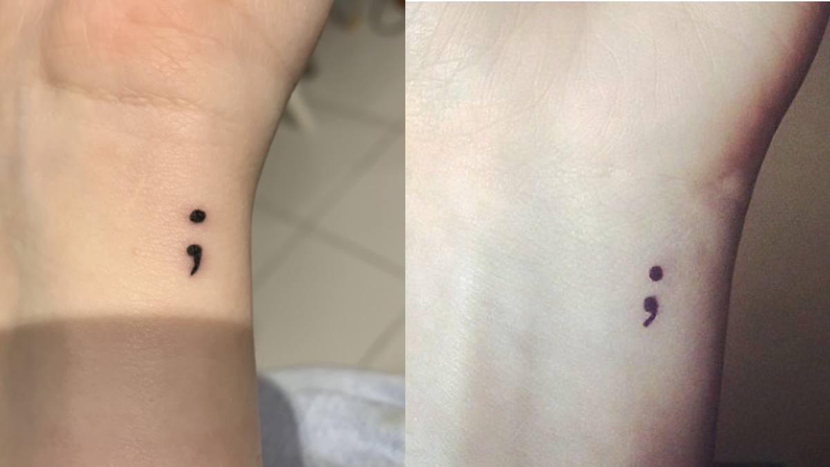 Hình xăm dấu chấm phẩy mini trên cổ tay, phong cách blackwork, độ chi tiết cao, ảnh độ phân giải HD.