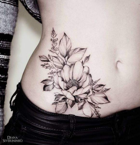 hình xăm điệu nghệ cho khách Hình xăm hoa trên eo, phong cách blackwork chi tiết, ảnh HD.
